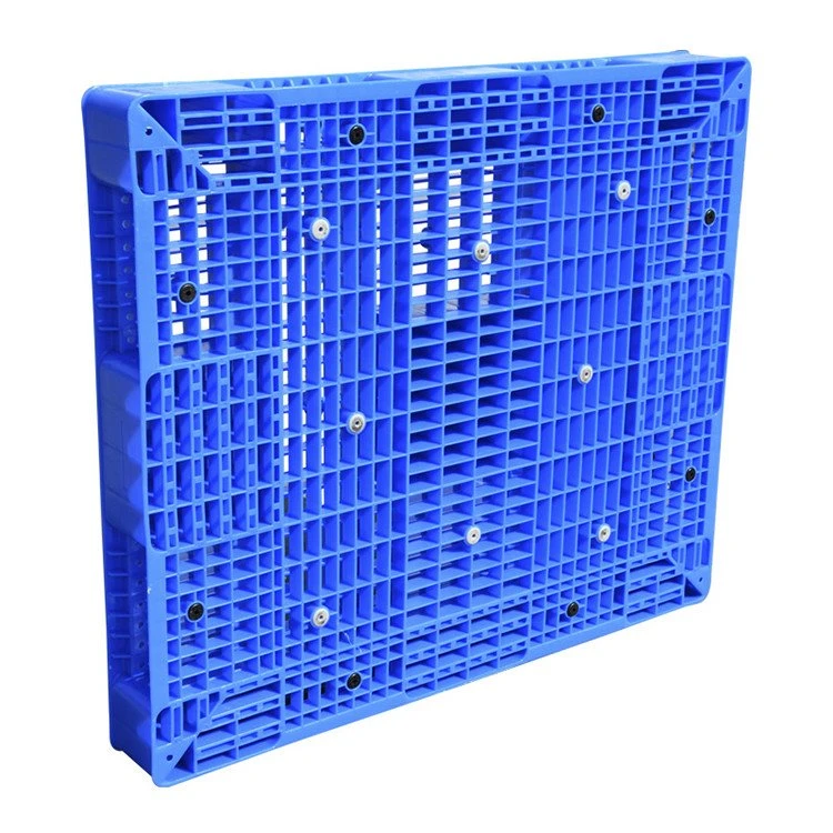Palet mare de plastic stivuit